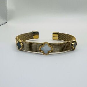 Spring Cuff Clover Black and White Bracelet, Stainless Steel and Gold plated